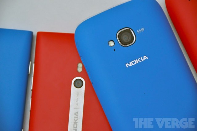 //timgcn.eprice.com.hk/cn/mobile/img/2011-10/27/4484353/hichong_1_Nokia-Lumia-800_098b2bd97d402268a85427023823c360.jpg