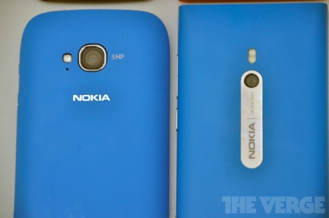 //timgcn.eprice.com.hk/cn/mobile/img/2011-10/27/4484353/hichong_1_Nokia-Lumia-800_357cf017ffd1d5120033e3c40d02b15f.jpg