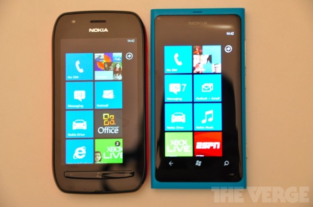 //timgcn.eprice.com.hk/cn/mobile/img/2011-10/27/4484353/hichong_1_Nokia-Lumia-800_85655d561cc12c644a479c07fe3bff50.jpg