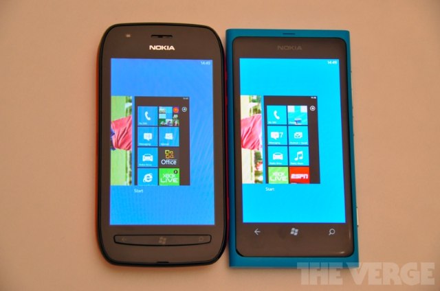 //timgcn.eprice.com.hk/cn/mobile/img/2011-10/27/4484353/hichong_1_Nokia-Lumia-800_f230ee26be7e879d34582316d04e2641.jpg